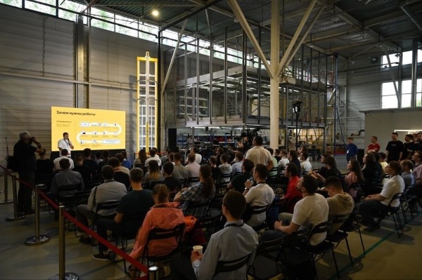 Яндекс официально открыл свой робототехнический центр
Яндекс официально открыл свой робототехнический центр