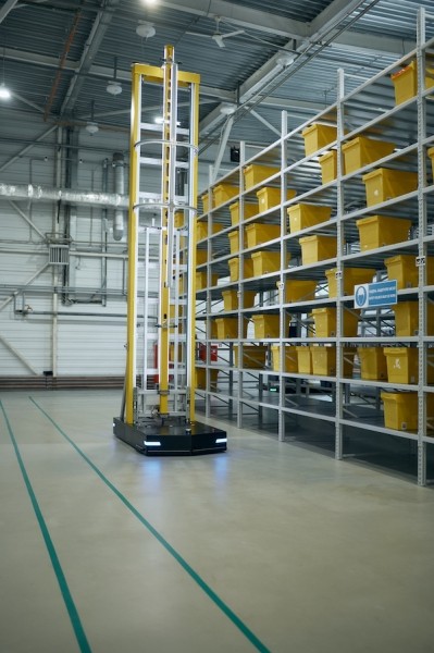 Яндекс Маркет завершил тестирование робота-инвентаризатора Spectro
         
            Яндекс Маркет завершил тестирование робота-инвентаризатора Spectro